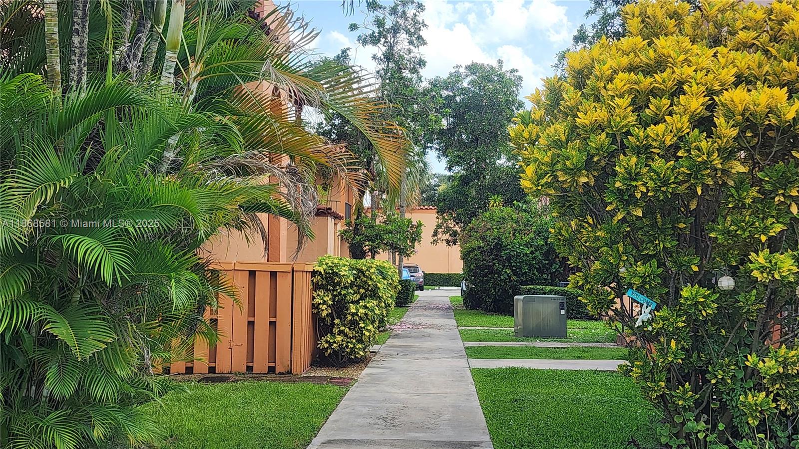 7231 Miami Lks Dr #C20