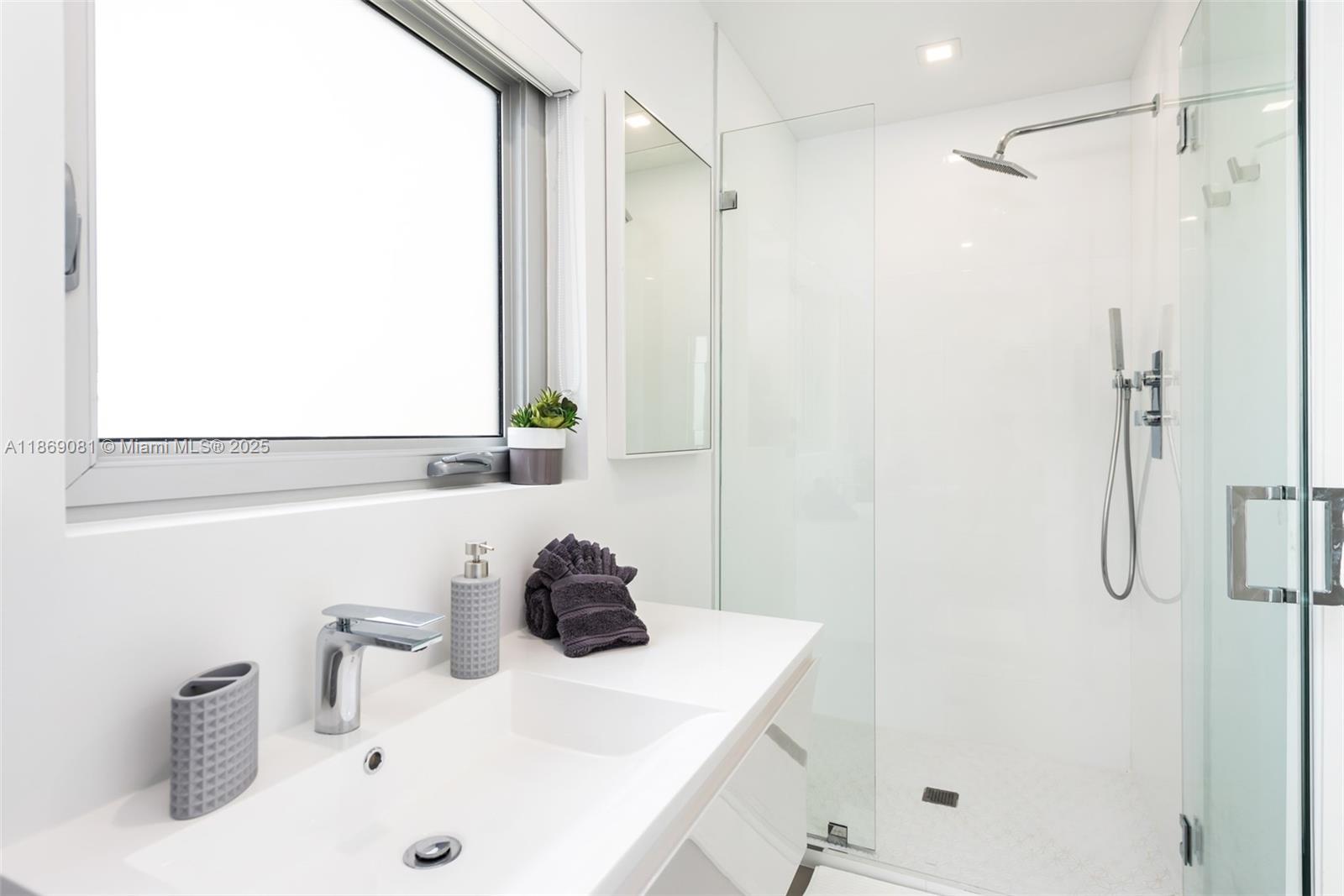 1785 Fairhaven Pl Miami, FL 33133