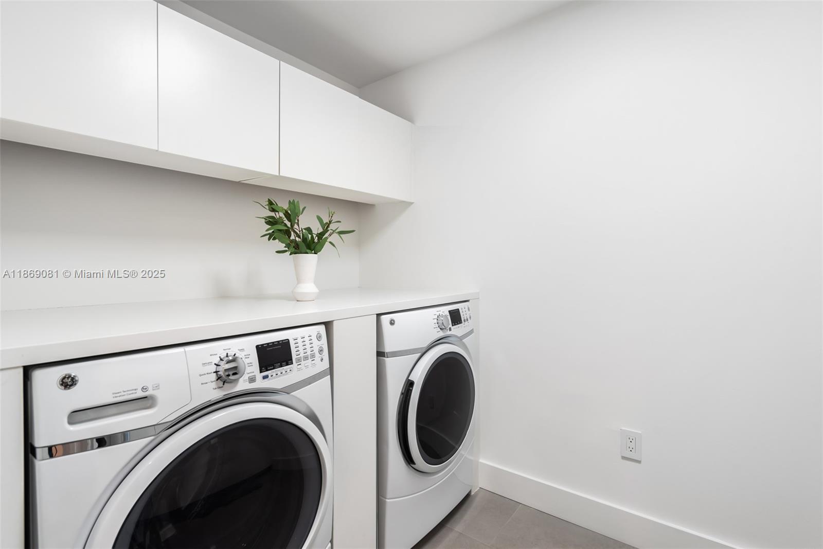 1785 Fairhaven Pl Miami, FL 33133