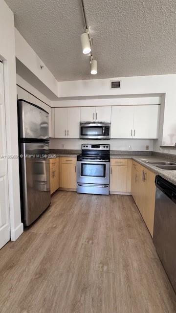 7930 N Nob Hl Rd #106