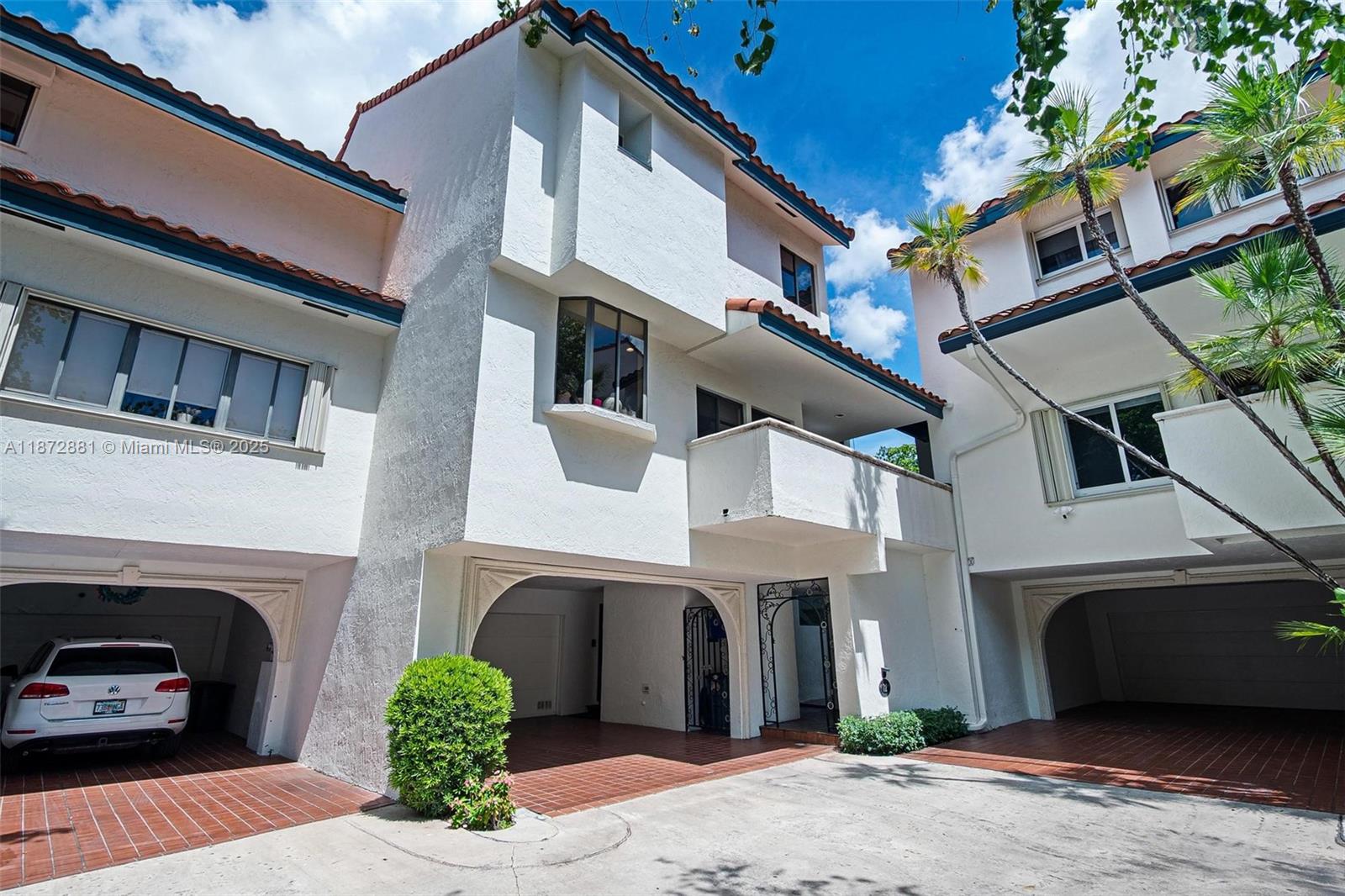 2000 S Bayshore Dr #72 Miami, FL 33133