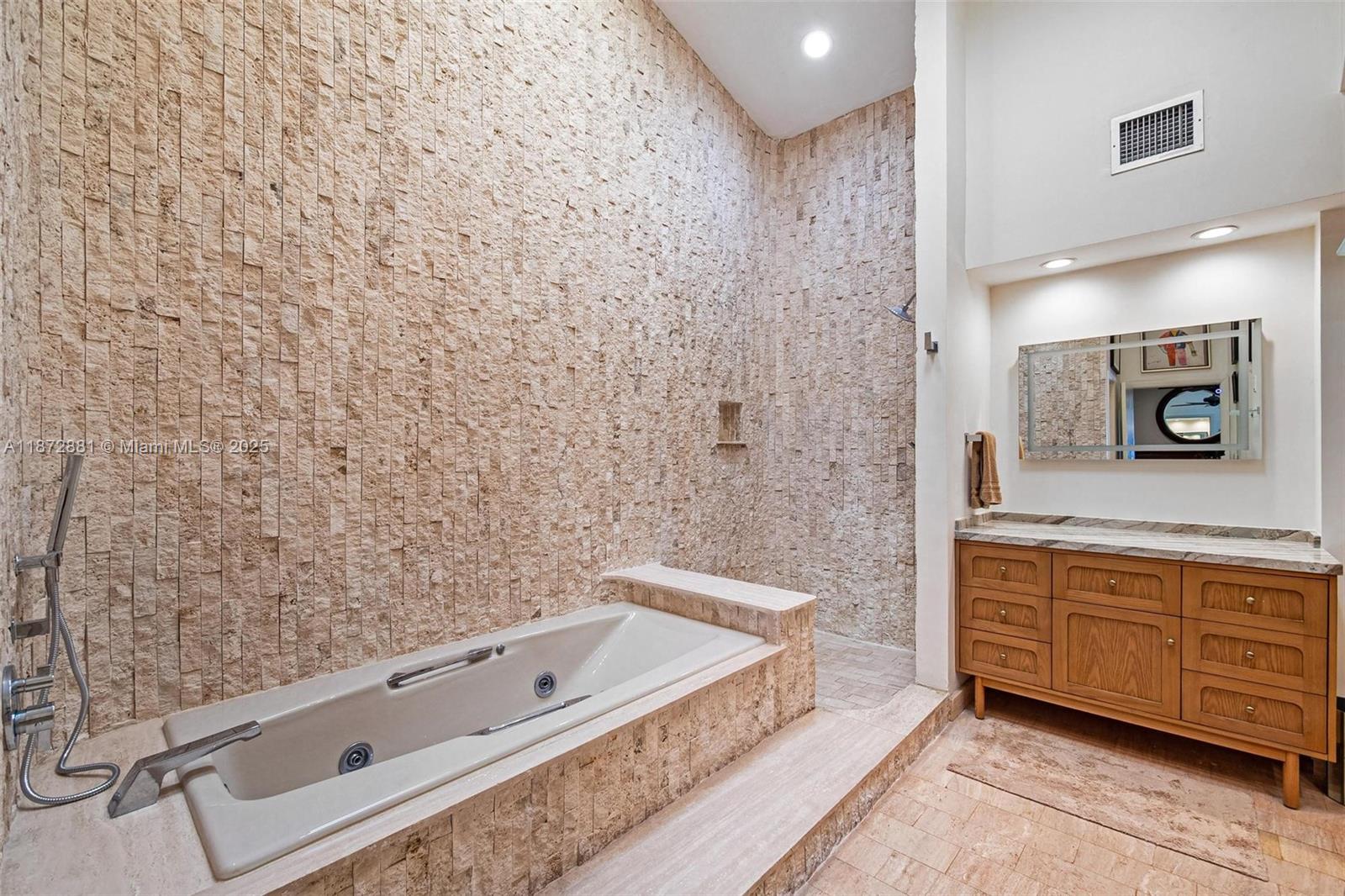 2000 S Bayshore Dr #72 Miami, FL 33133