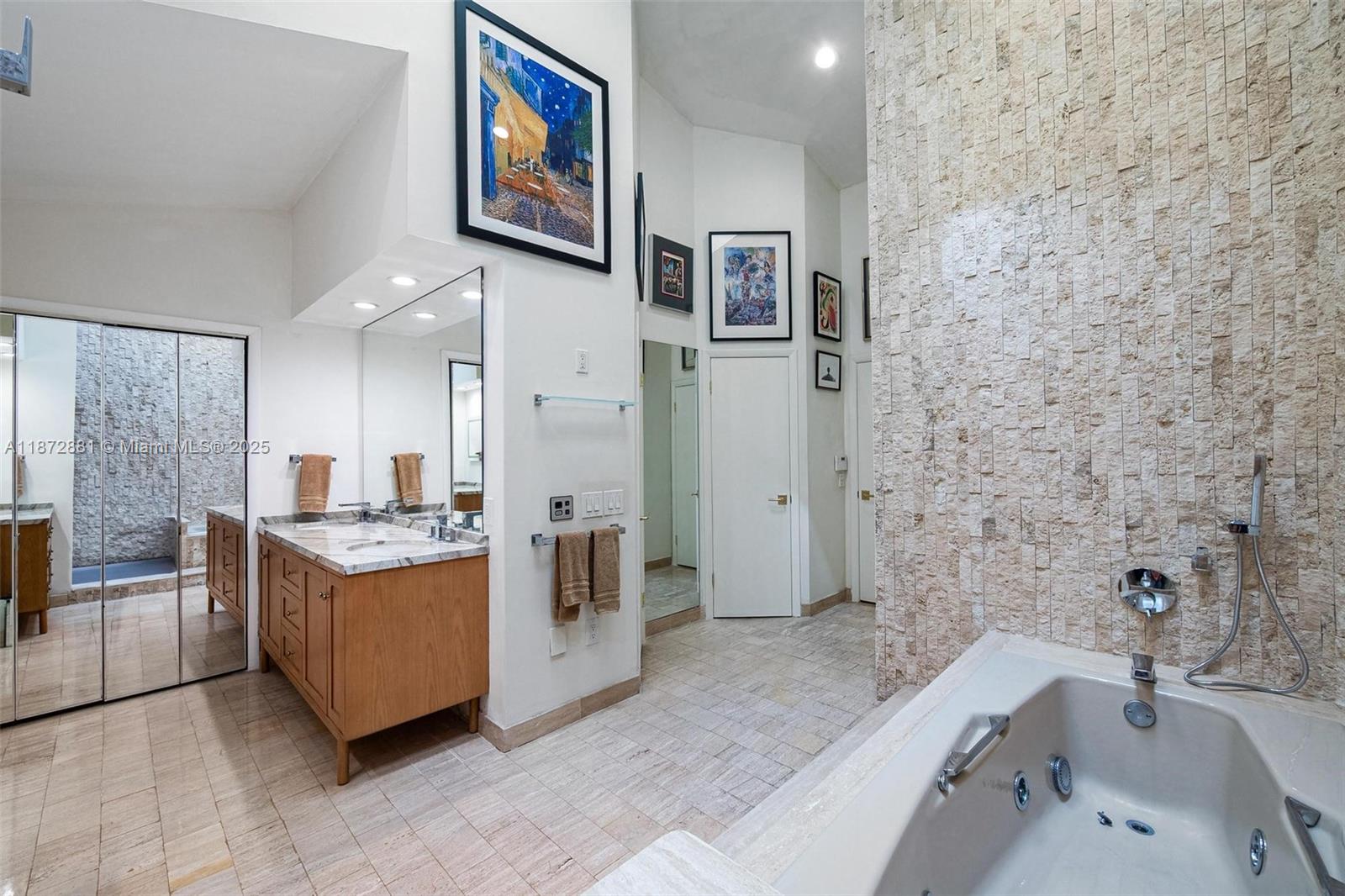 2000 S Bayshore Dr #72 Miami, FL 33133