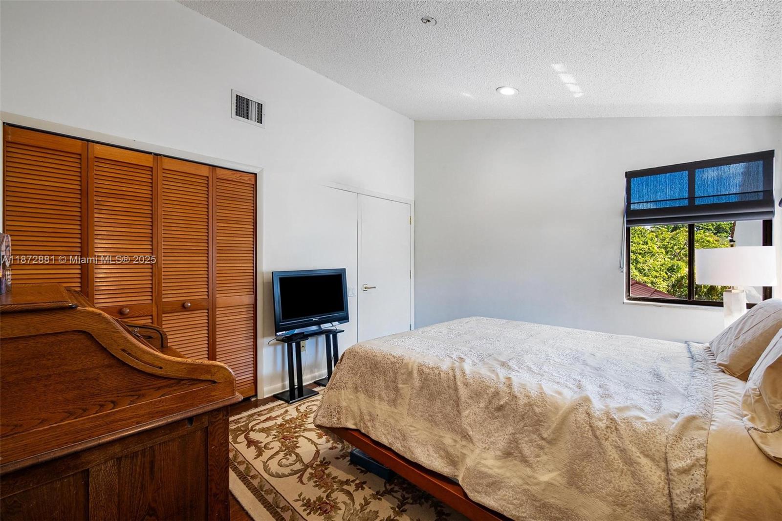 2000 S Bayshore Dr #72 Miami, FL 33133