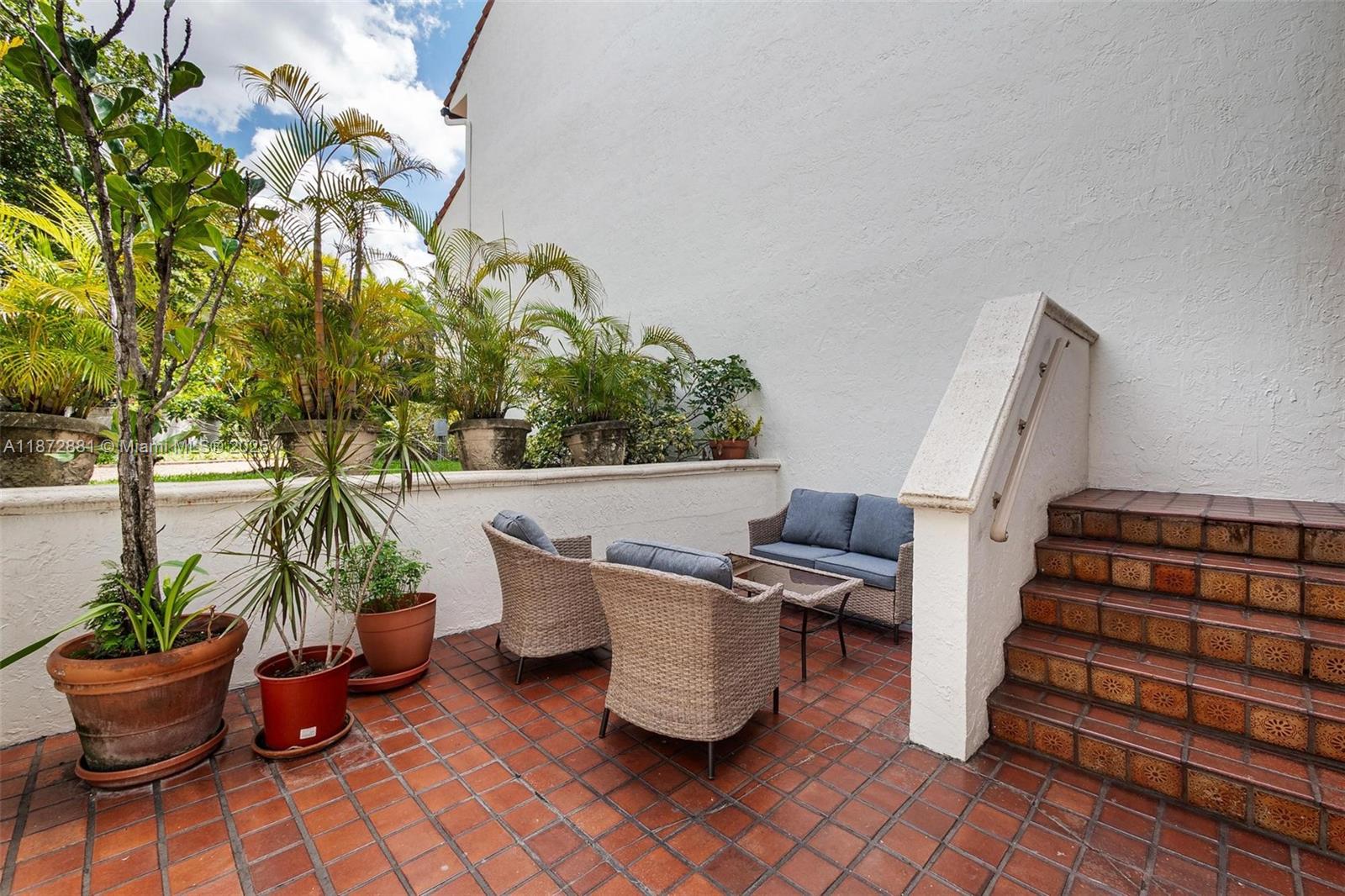 2000 S Bayshore Dr #72 Miami, FL 33133