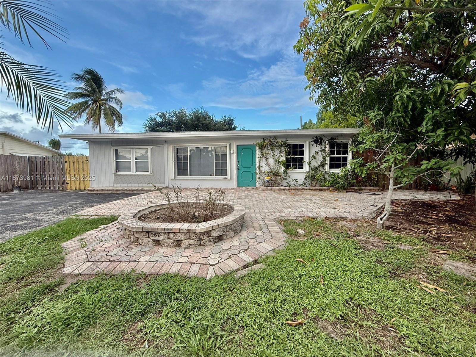 2730 NE 9th Ter