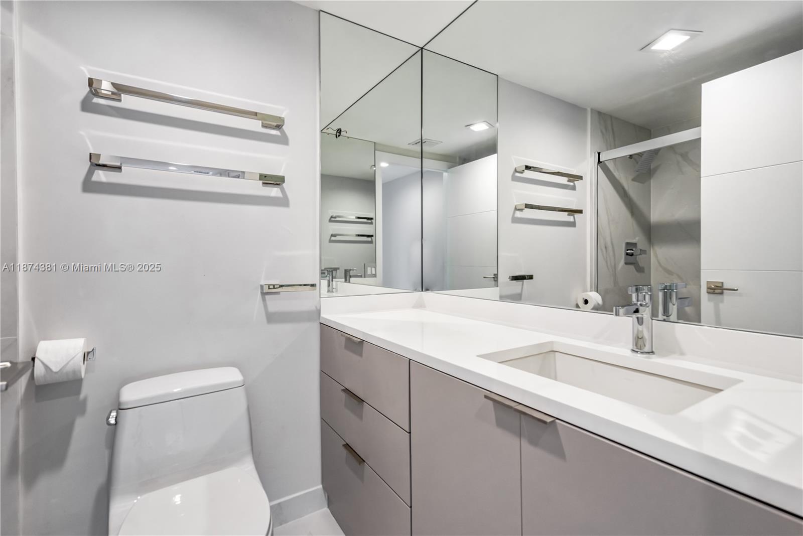 image Courvoisier Courts Condo13