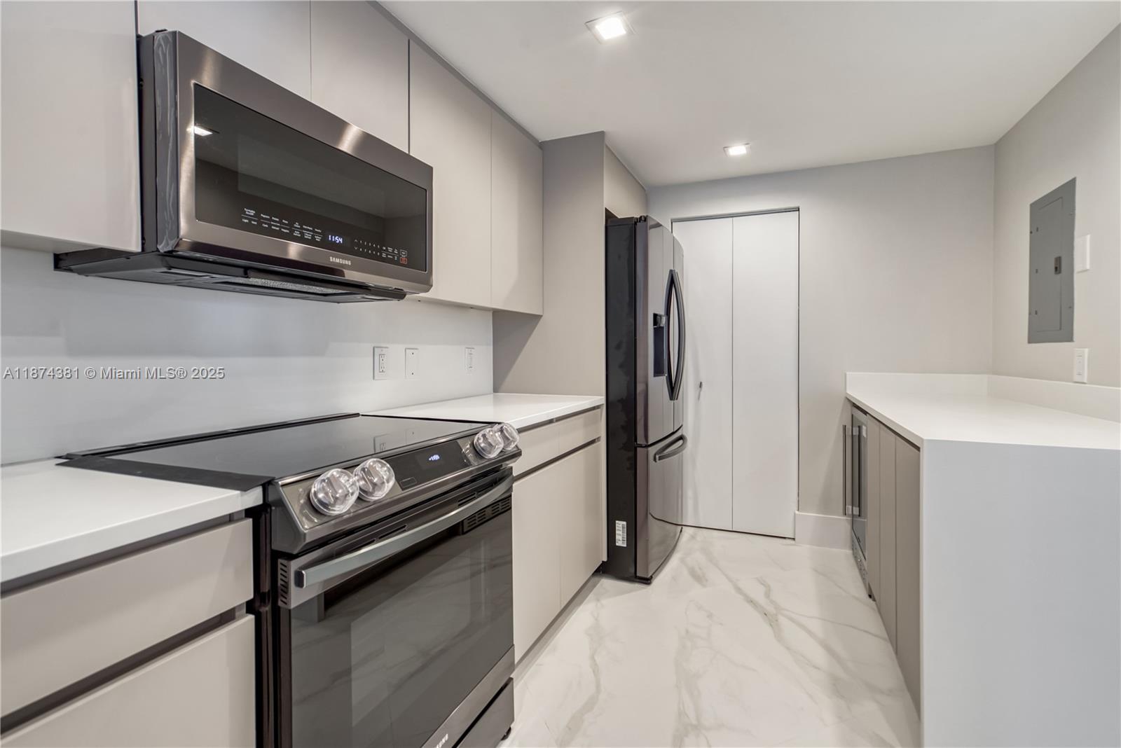 image Courvoisier Courts Condo3