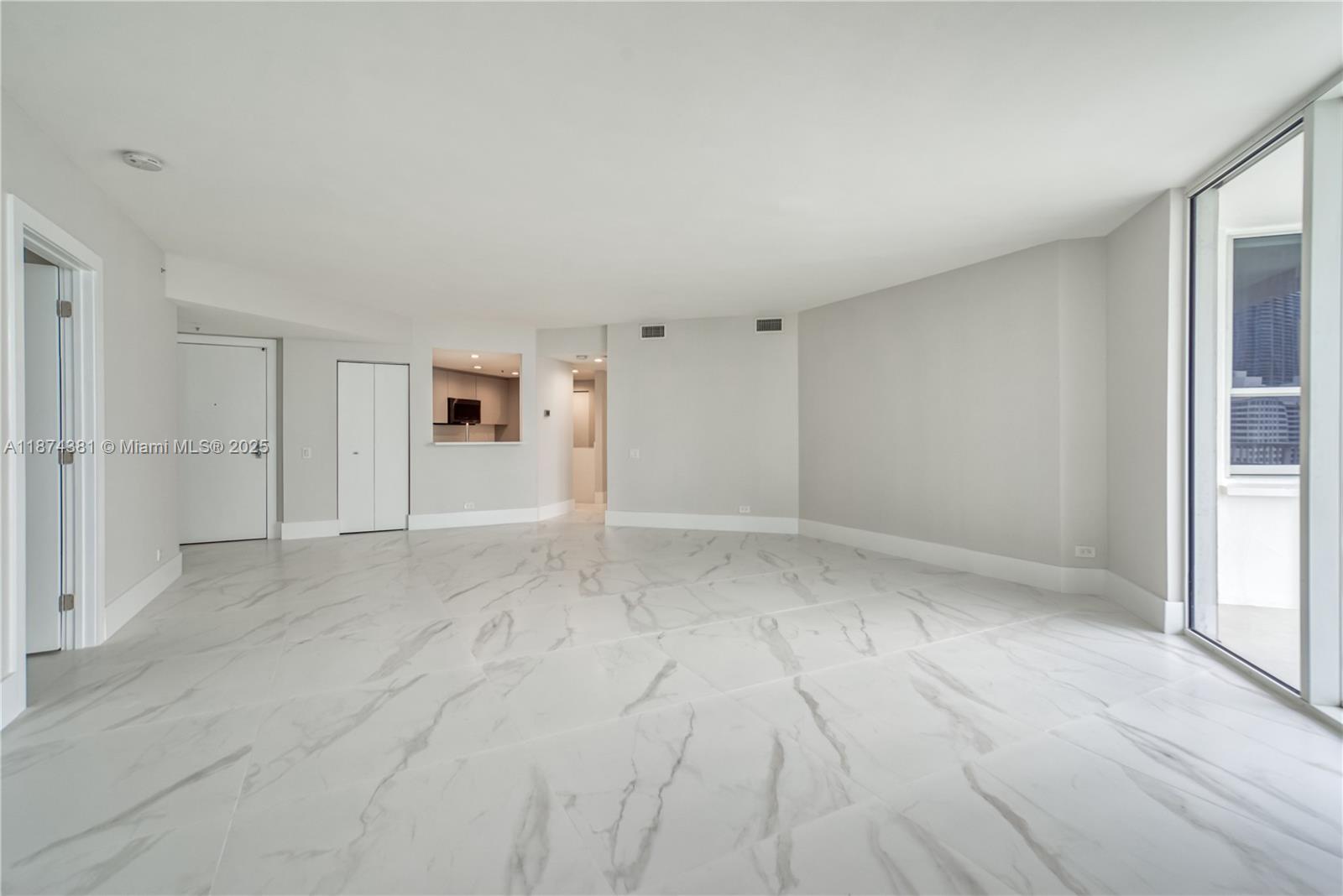 image Courvoisier Courts Condo5