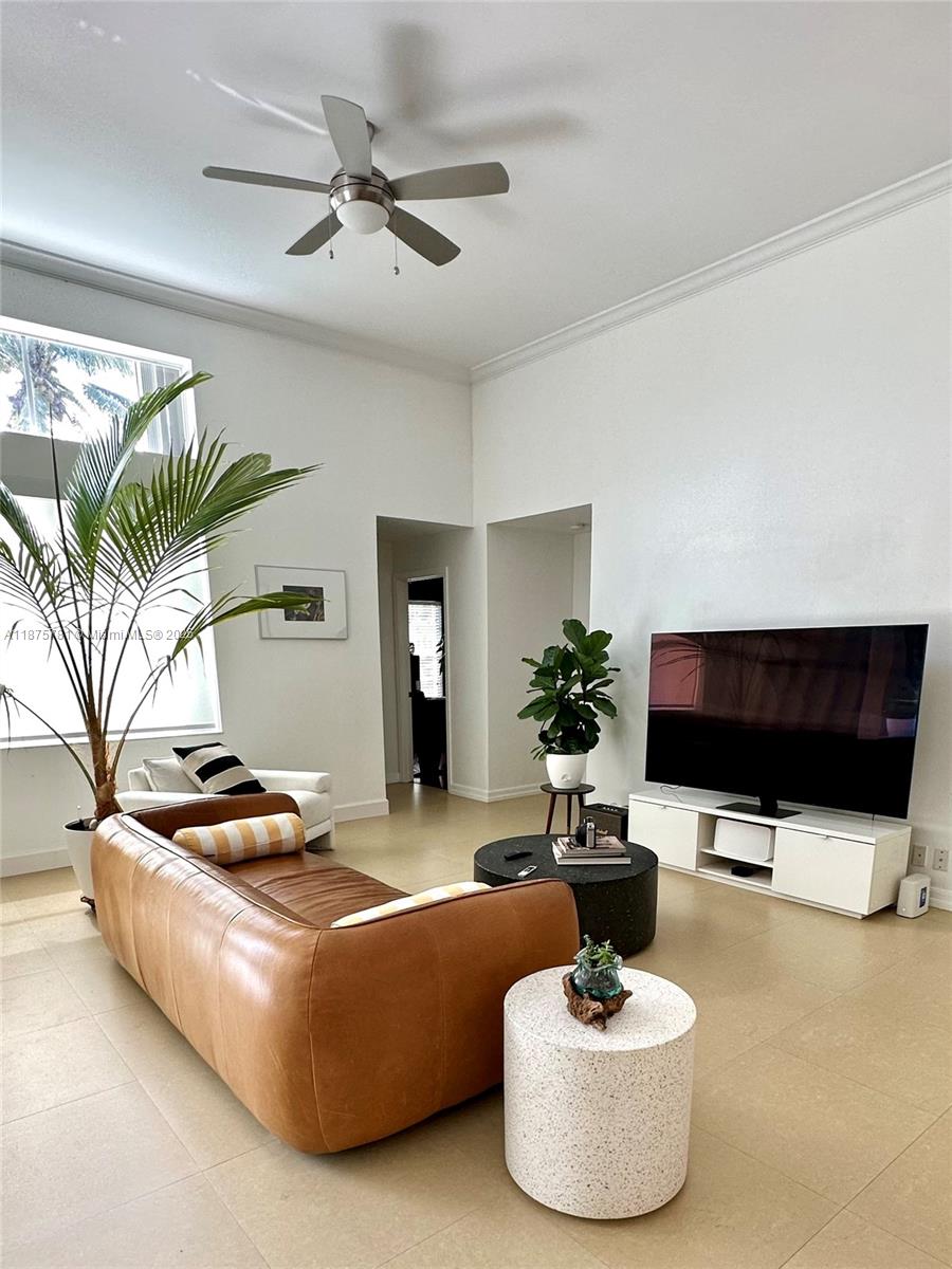 656 Verona Pl Weston, FL 33326