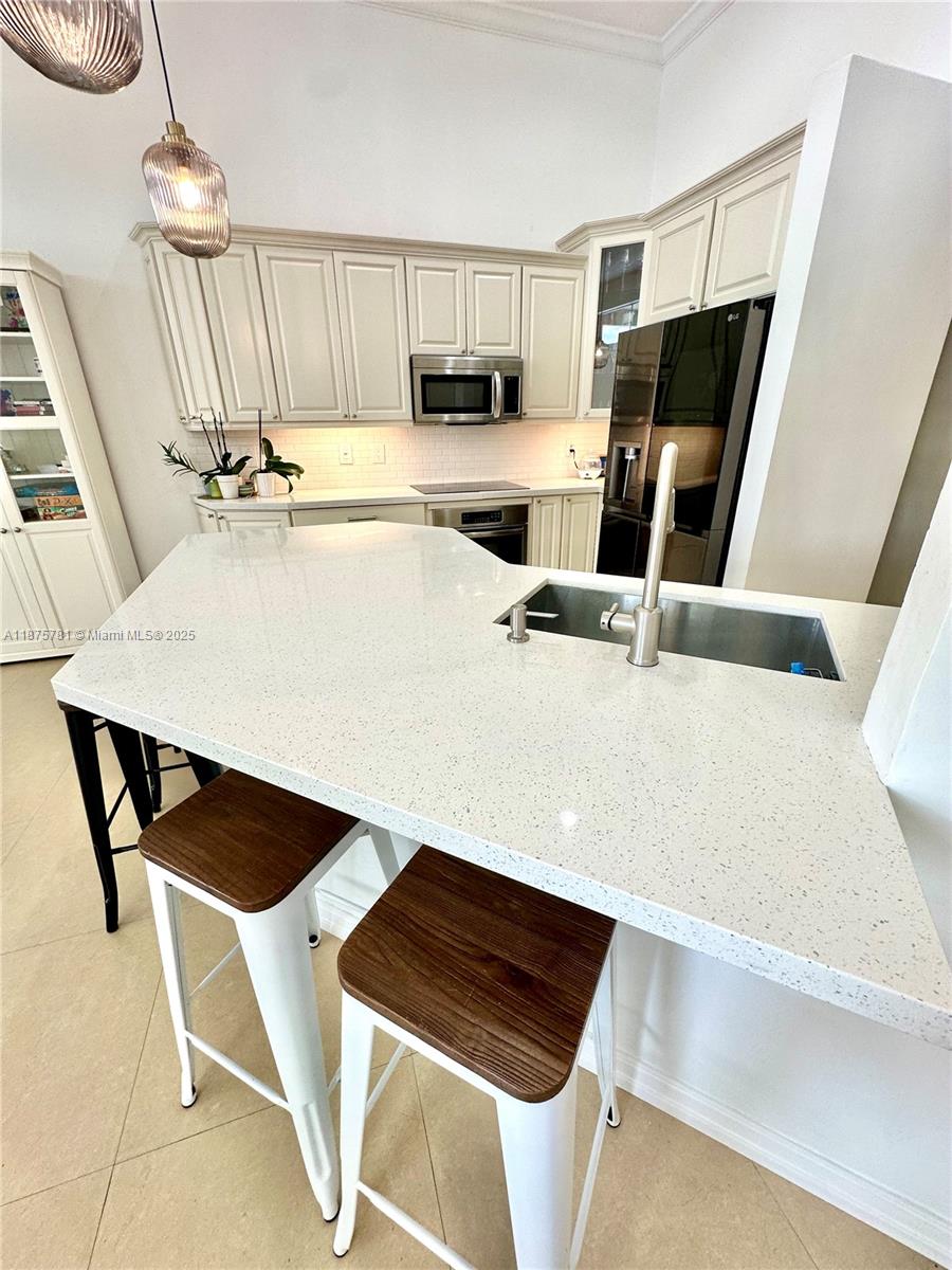 656 Verona Pl Weston, FL 33326