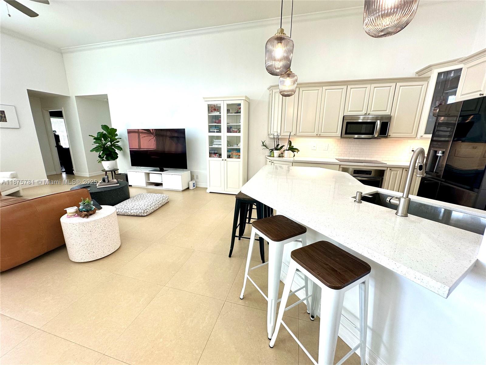 656 Verona Pl Weston, FL 33326