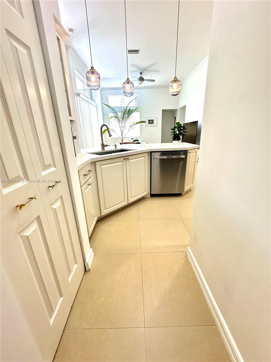 656 Verona Pl Weston, FL 33326