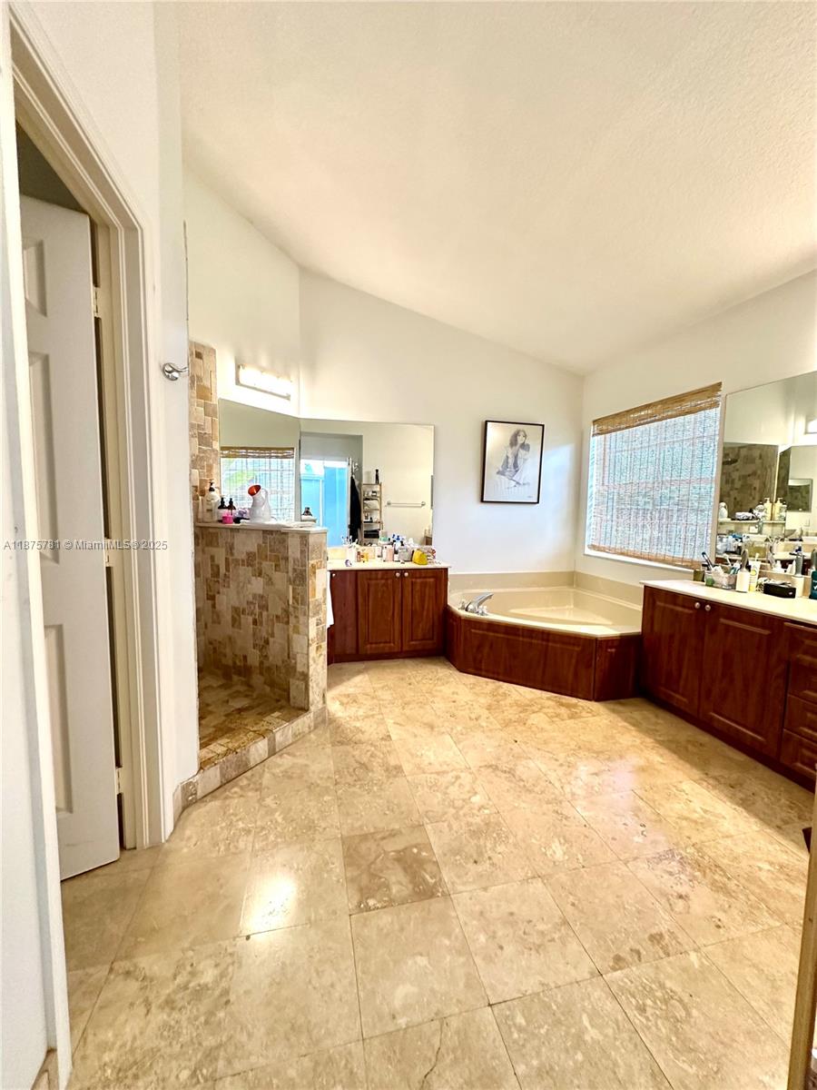 656 Verona Pl Weston, FL 33326