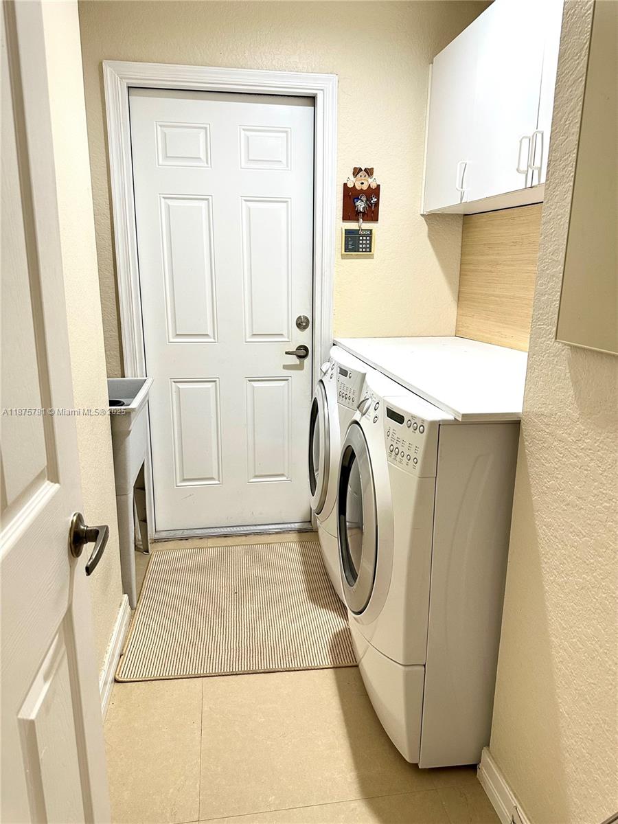 656 Verona Pl Weston, FL 33326