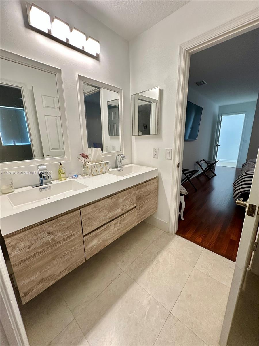 656 Verona Pl Weston, FL 33326