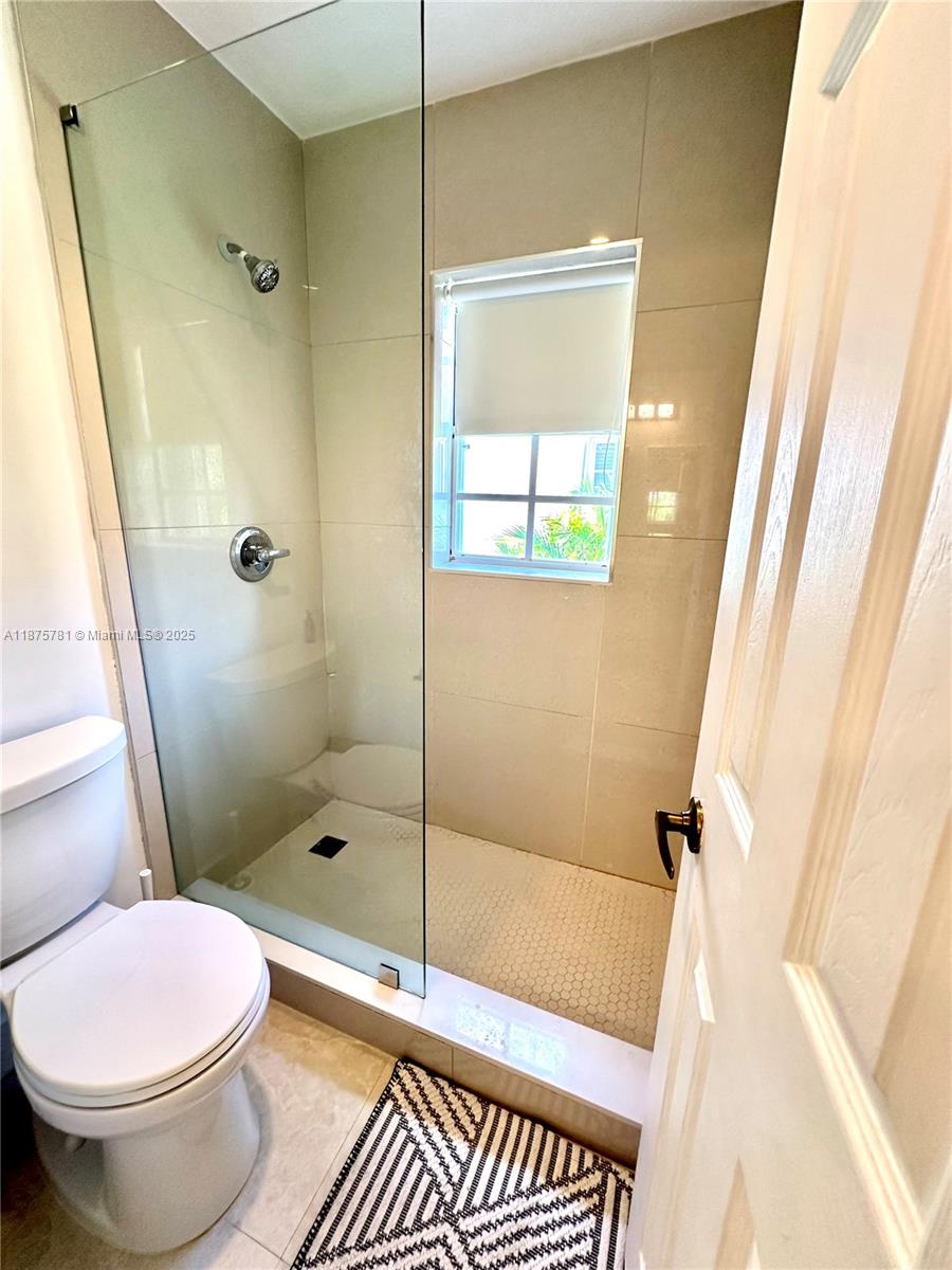 656 Verona Pl Weston, FL 33326