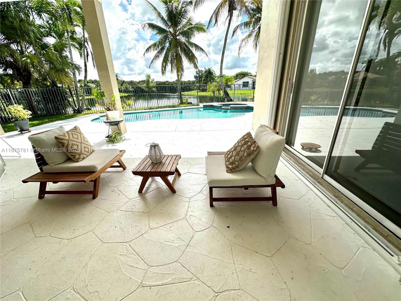 656 Verona Pl Weston, FL 33326