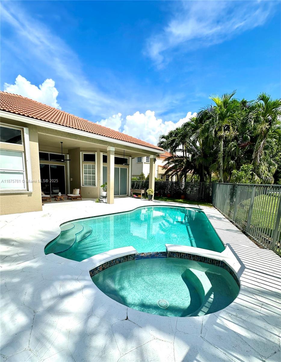 656 Verona Pl Weston, FL 33326