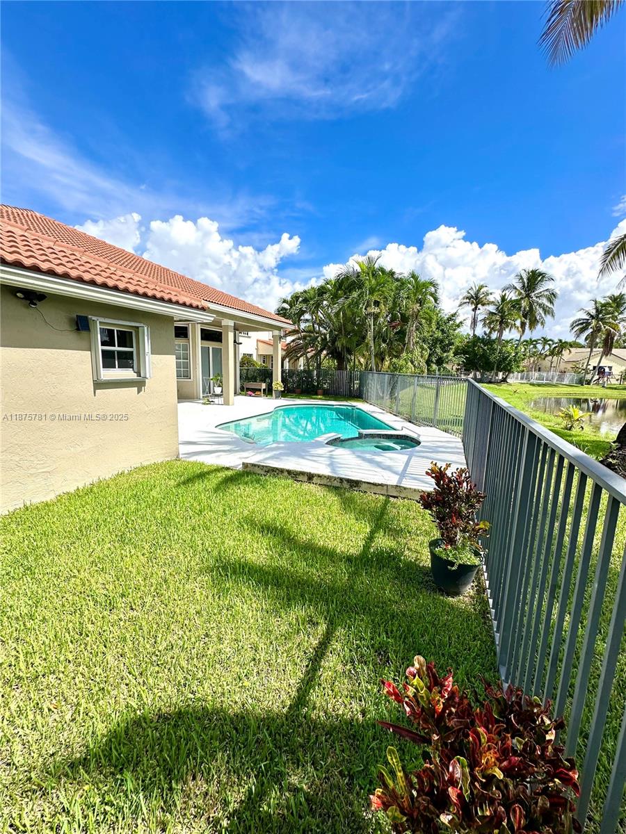 656 Verona Pl Weston, FL 33326