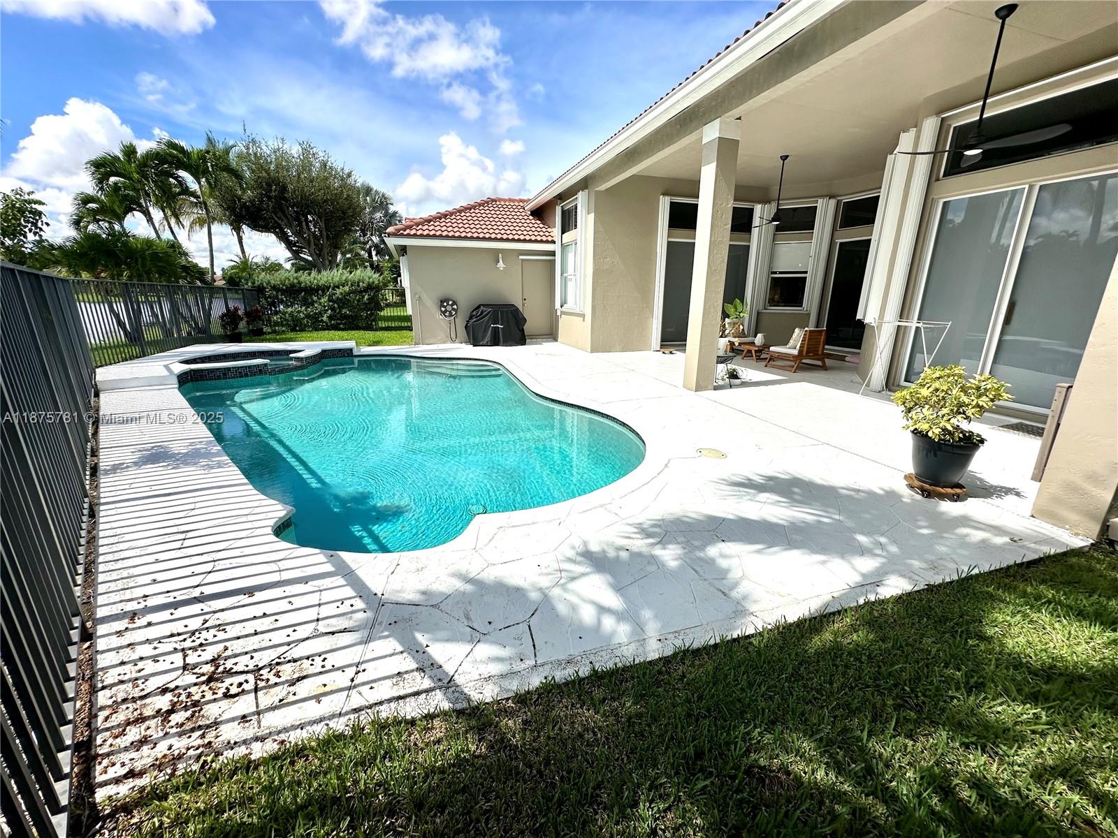 656 Verona Pl Weston, FL 33326