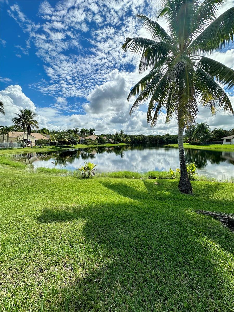 656 Verona Pl Weston, FL 33326