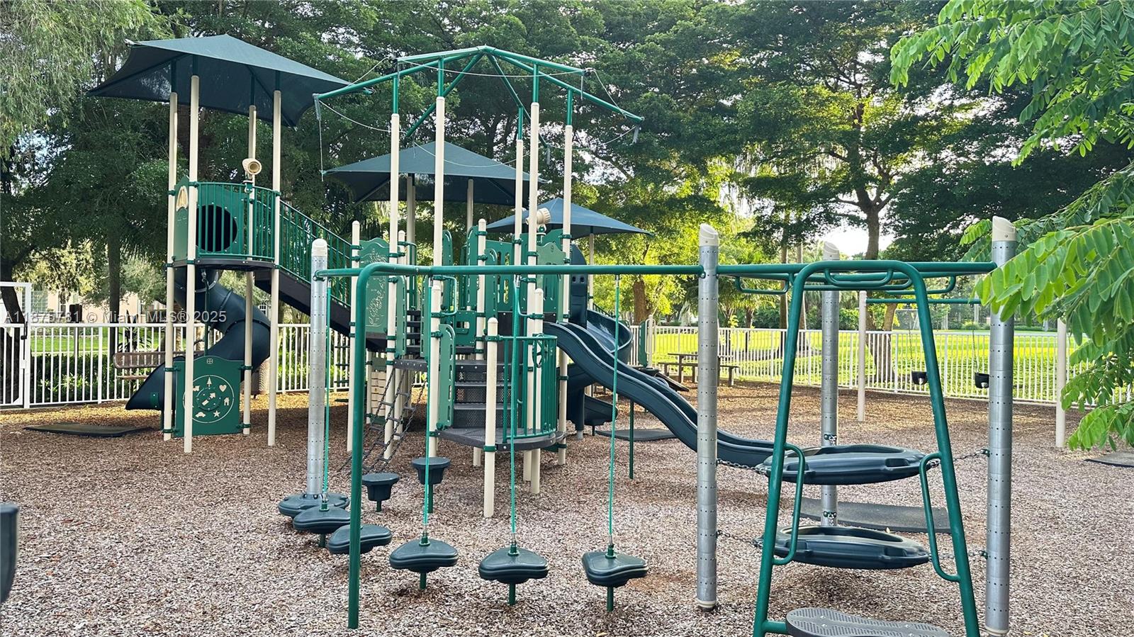 656 Verona Pl Weston, FL 33326