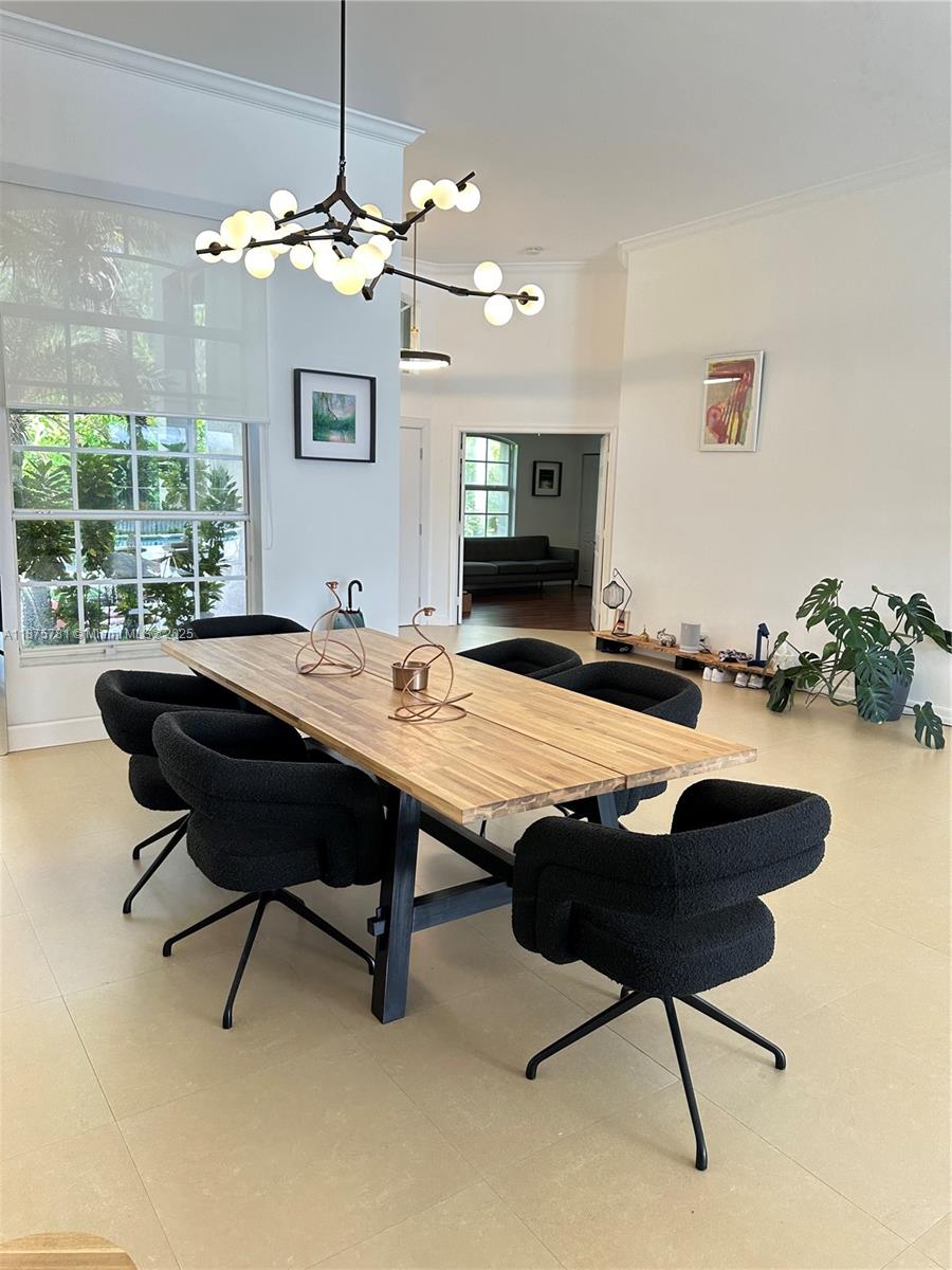 656 Verona Pl Weston, FL 33326