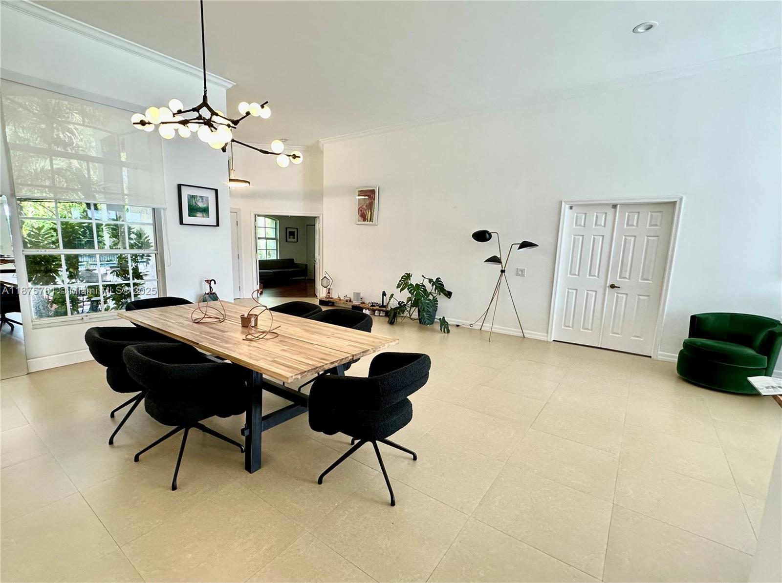 656 Verona Pl Weston, FL 33326