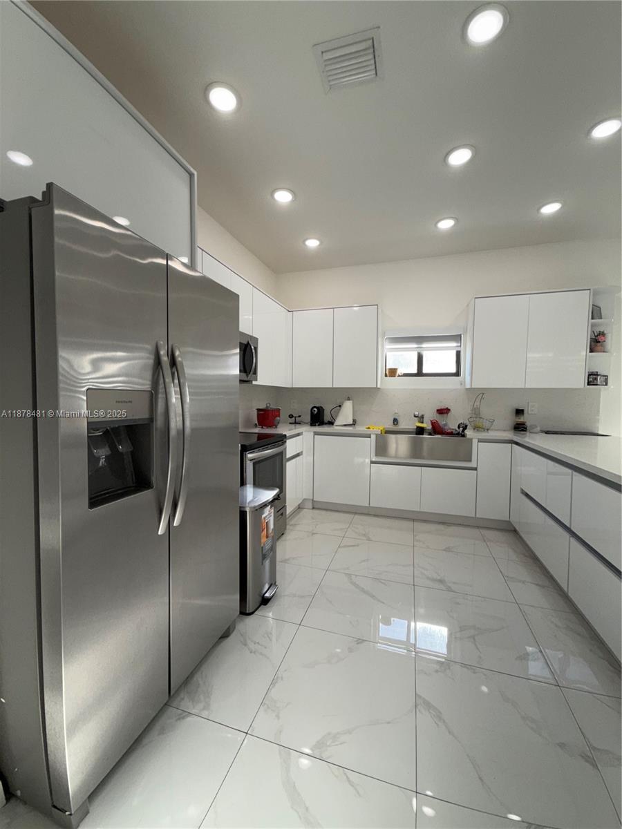 3337 NW 53rd St