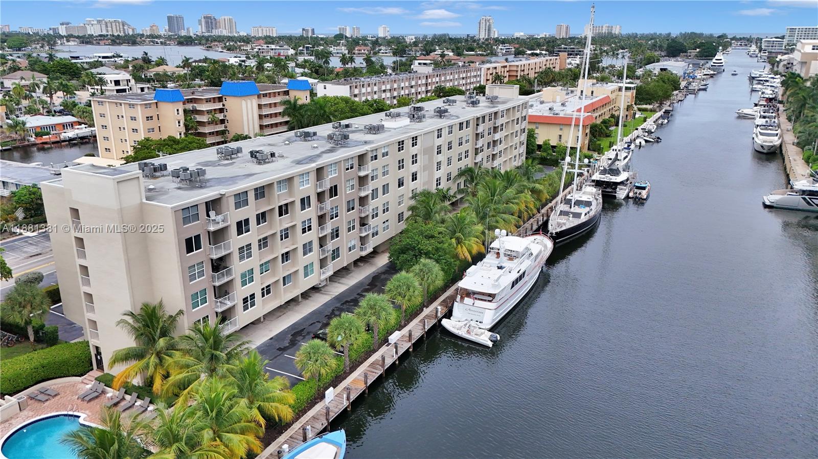 1600 SE 15th St #305