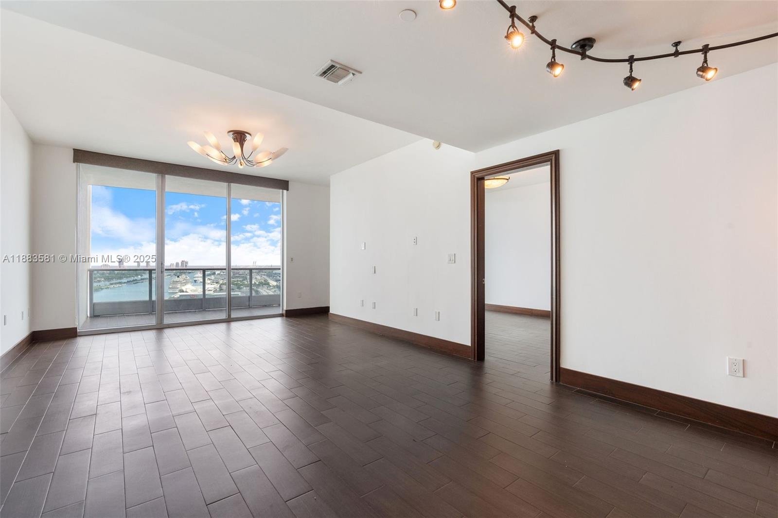 image 900 Biscayne Bay Condo10