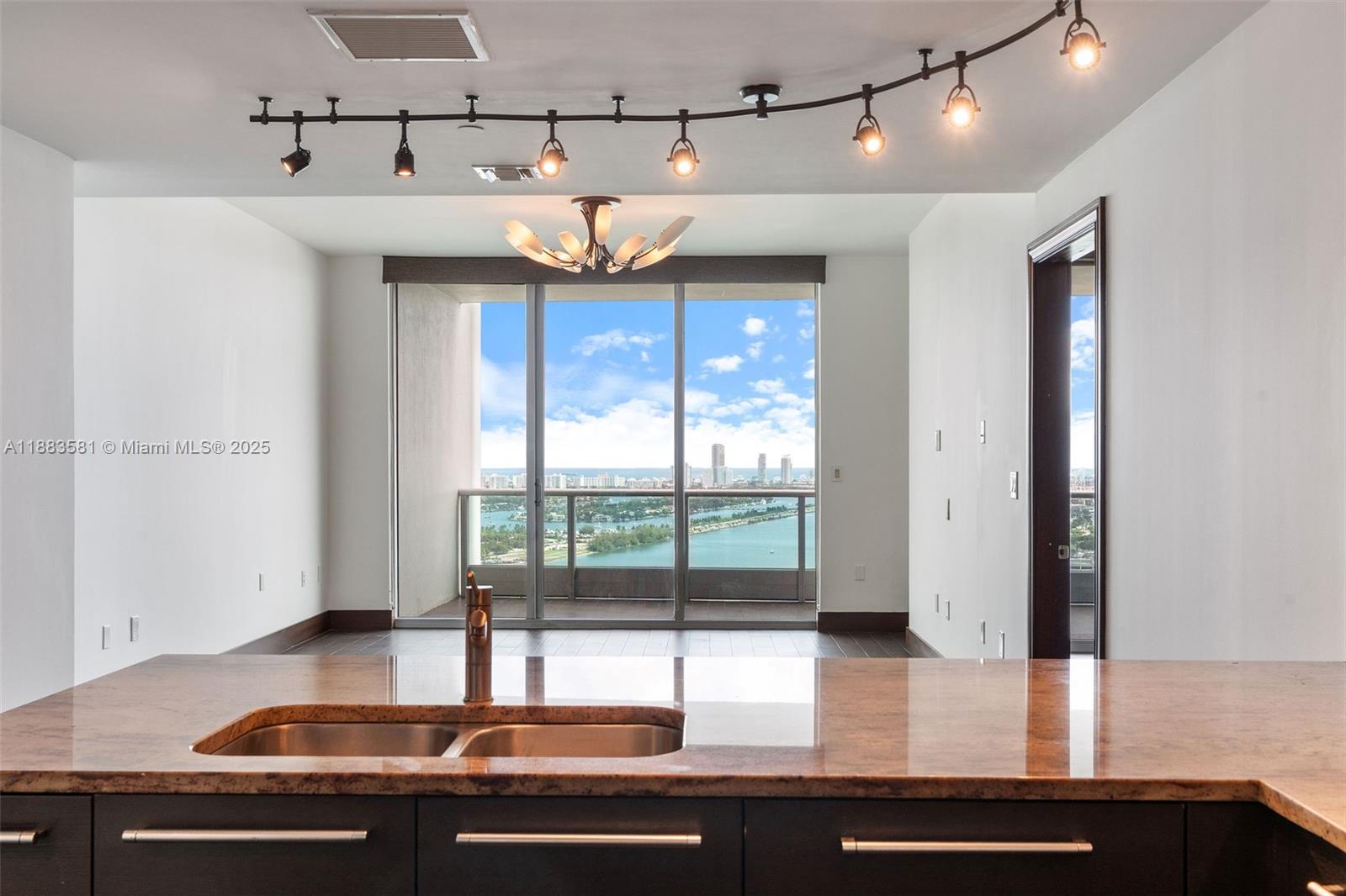 image 900 Biscayne Bay Condo1