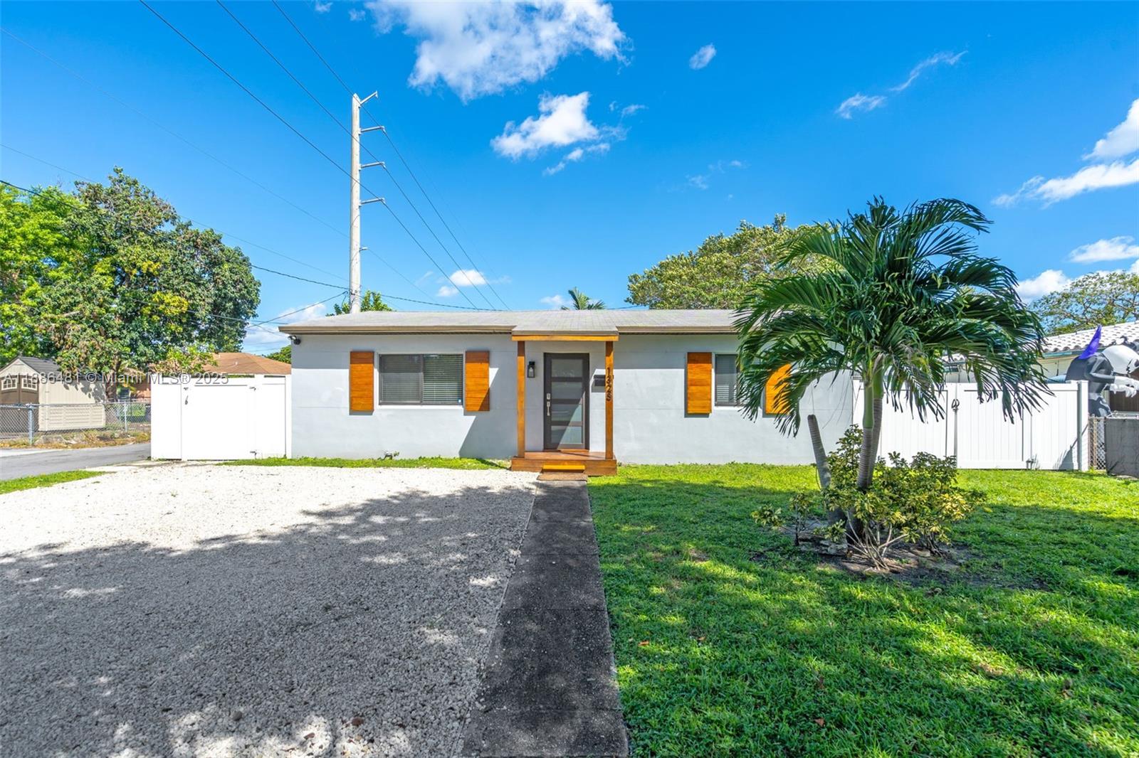 1325 N 26th Ave