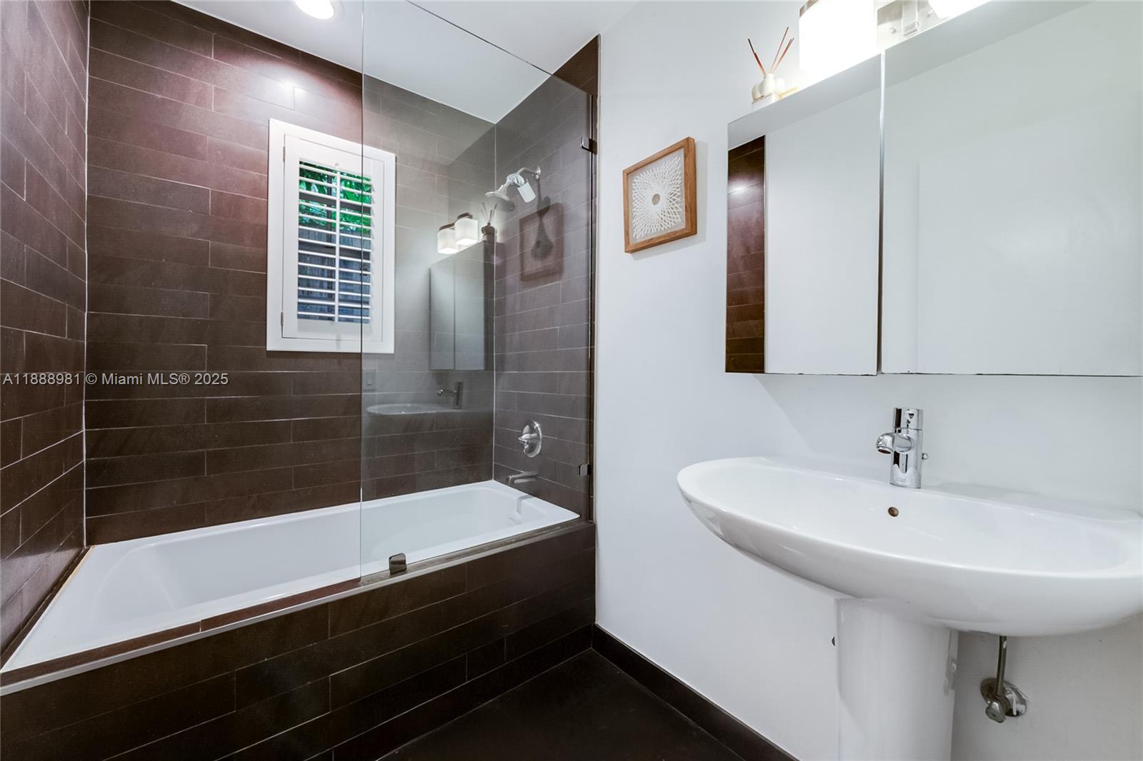 3940 Loquat Ave #3940 Miami, FL 33133