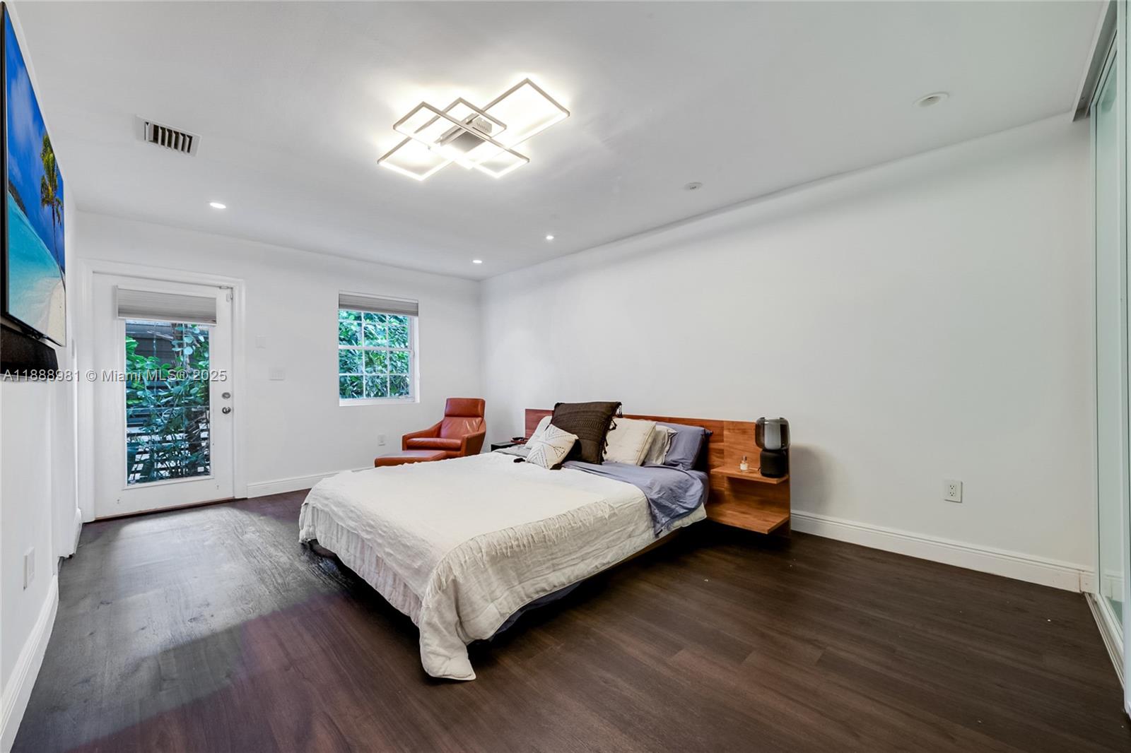 3940 Loquat Ave #3940 Miami, FL 33133