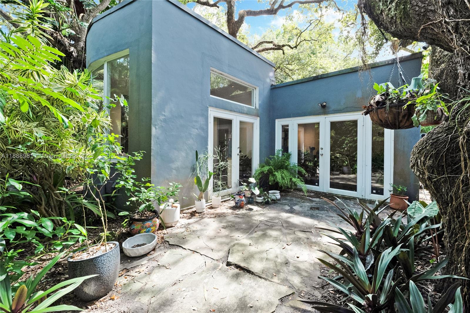 3940 Loquat Ave #3940 Miami, FL 33133