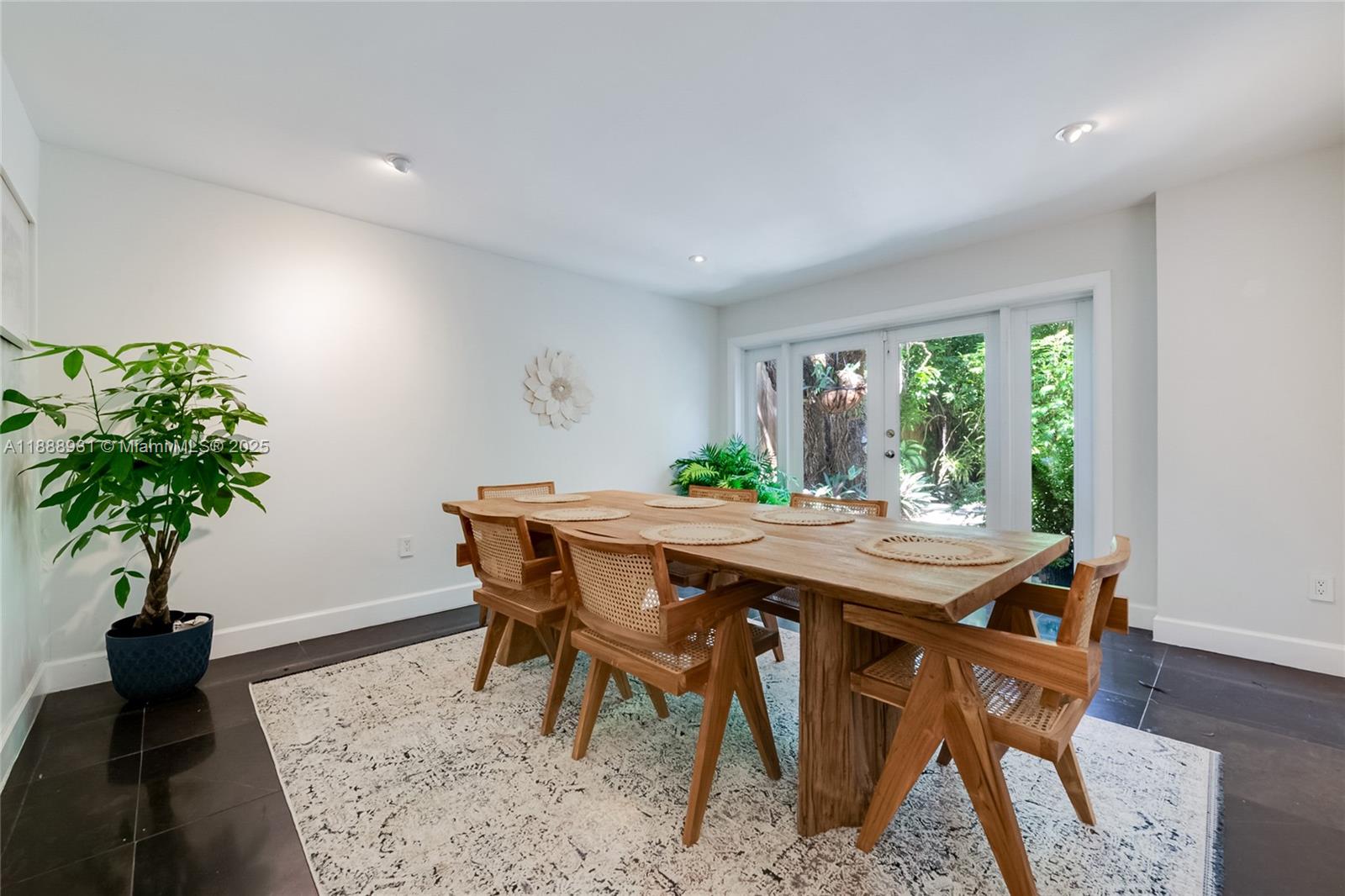 3940 Loquat Ave #3940 Miami, FL 33133