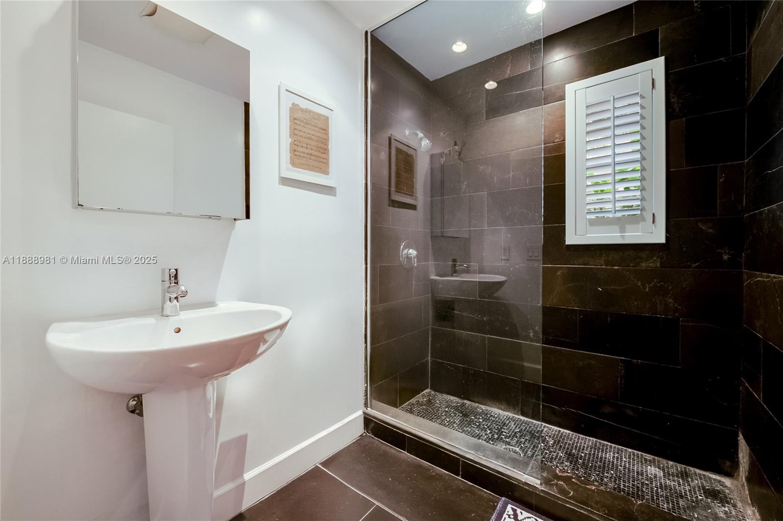 3940 Loquat Ave #3940 Miami, FL 33133