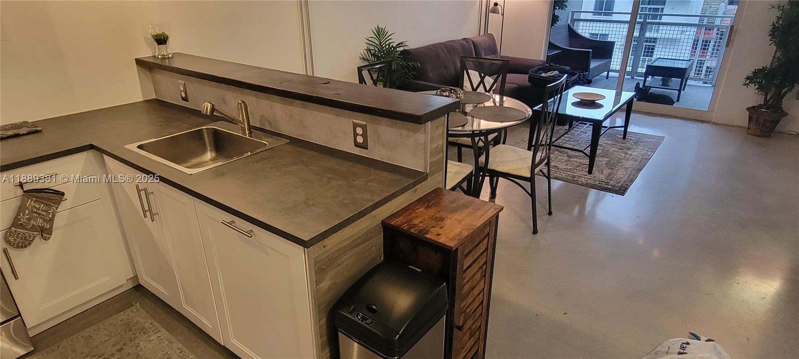 image The Yorker Condo5