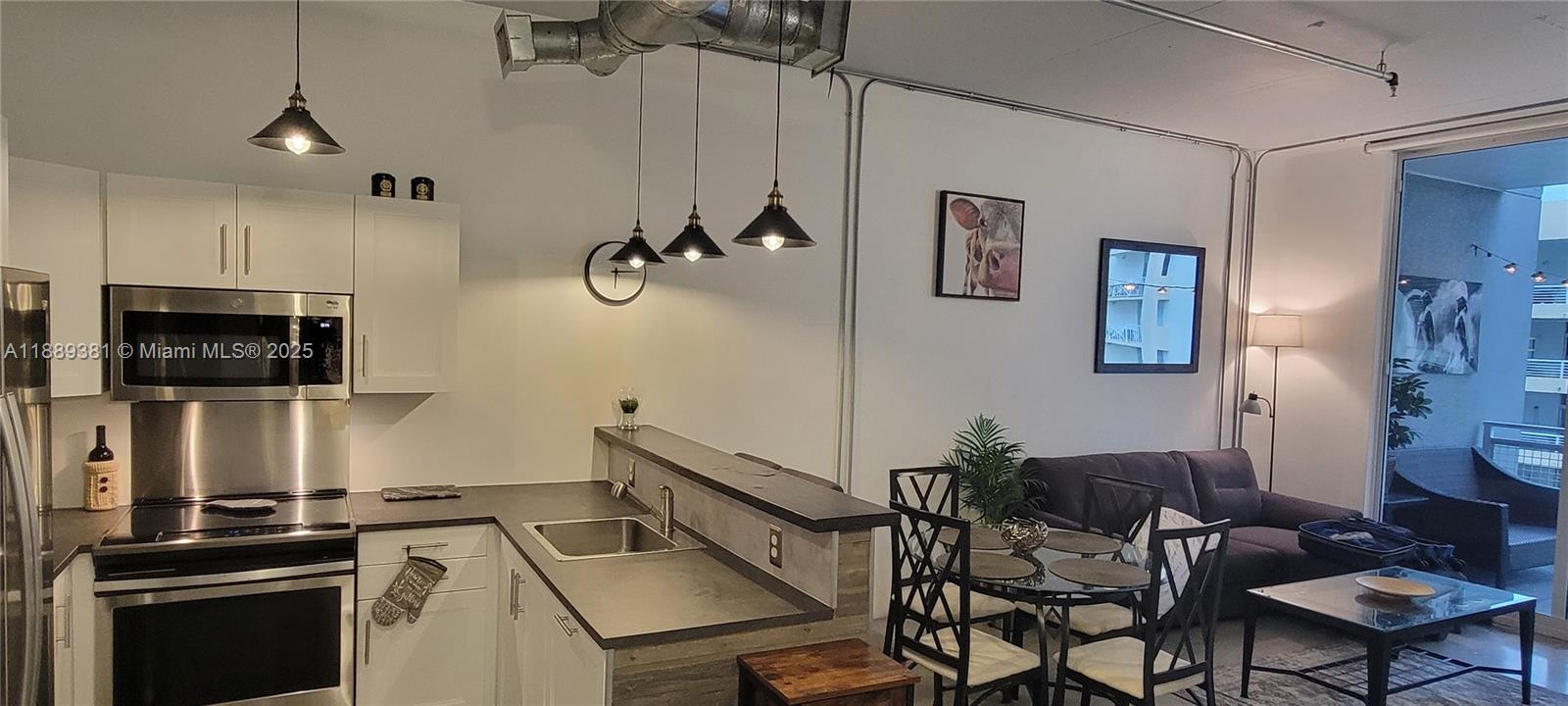 image The Yorker Condo7