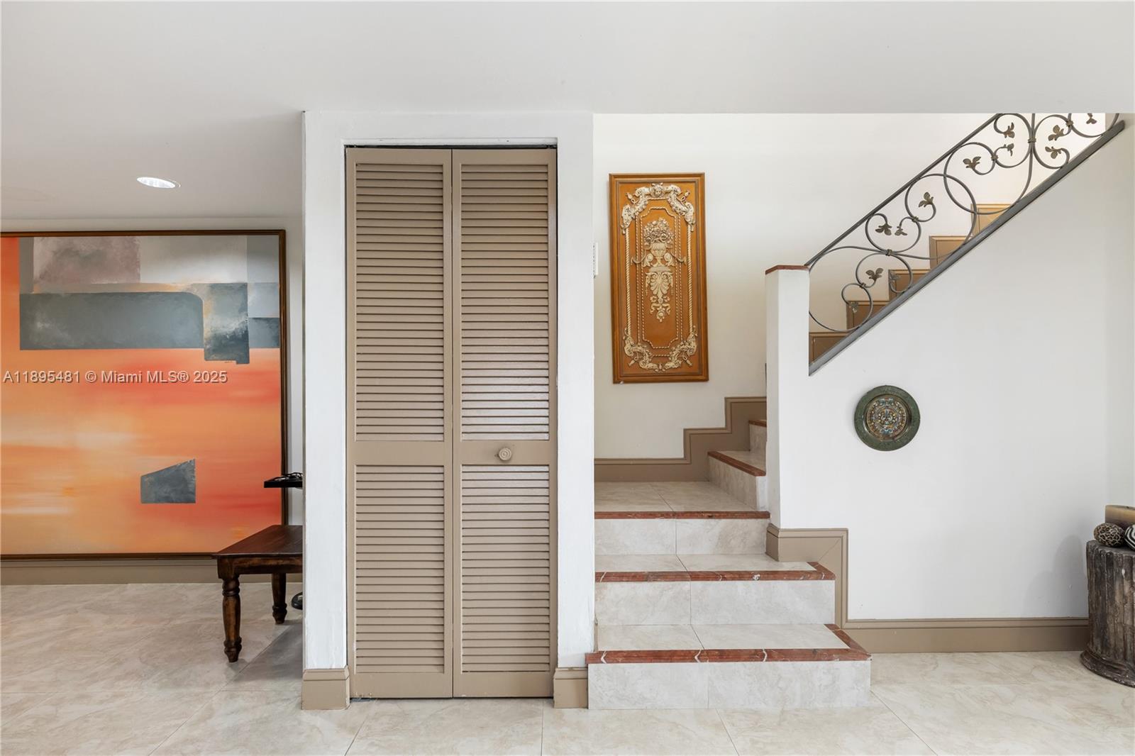 214 Poinciana Dr #204 Sunny Isles Beach, FL 33160