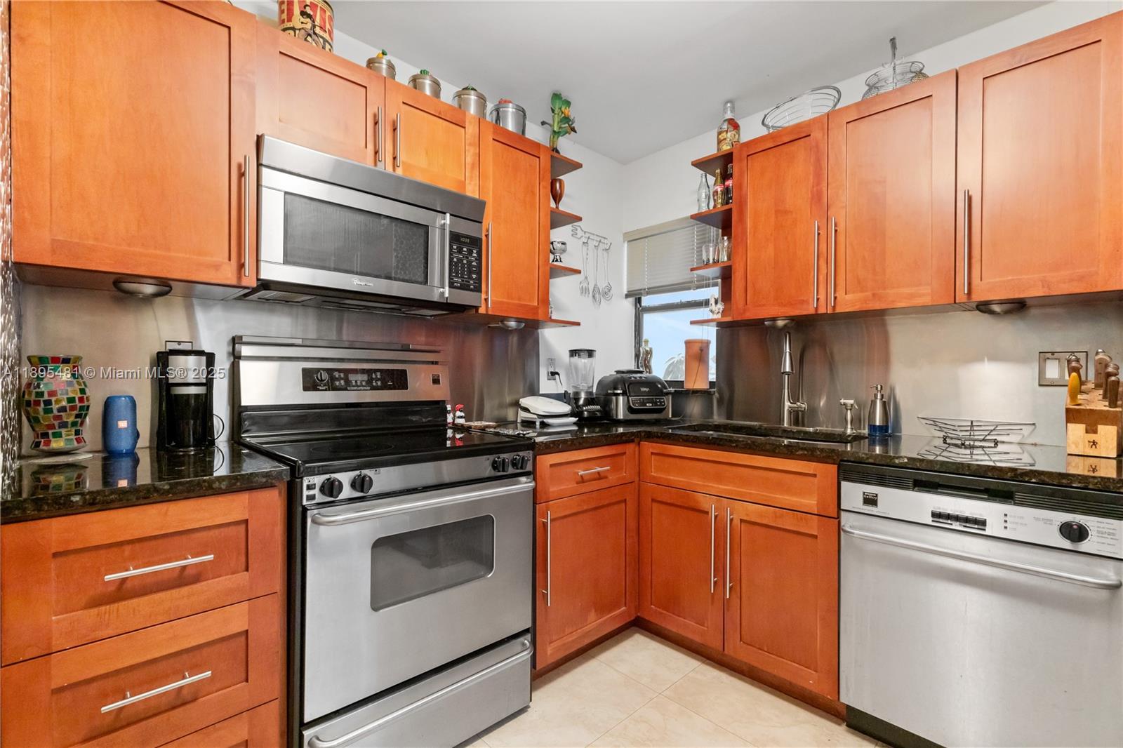 214 Poinciana Dr #204 Sunny Isles Beach, FL 33160