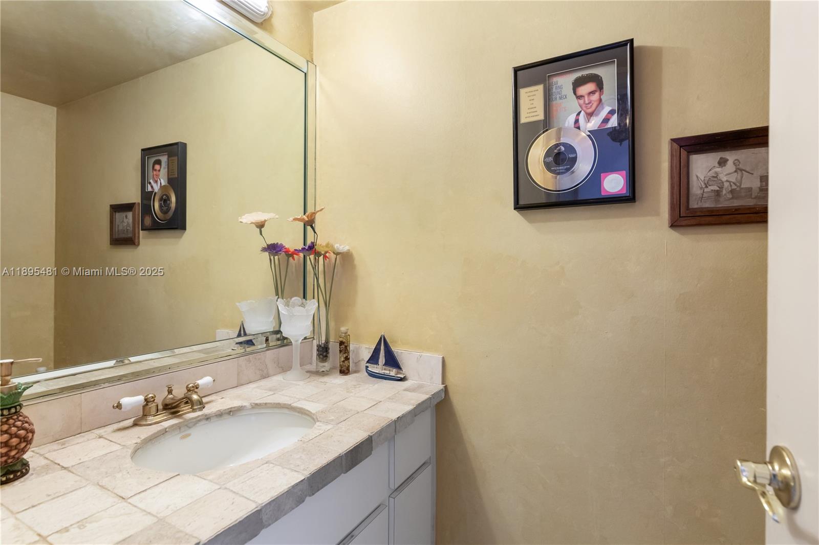 214 Poinciana Dr #204 Sunny Isles Beach, FL 33160