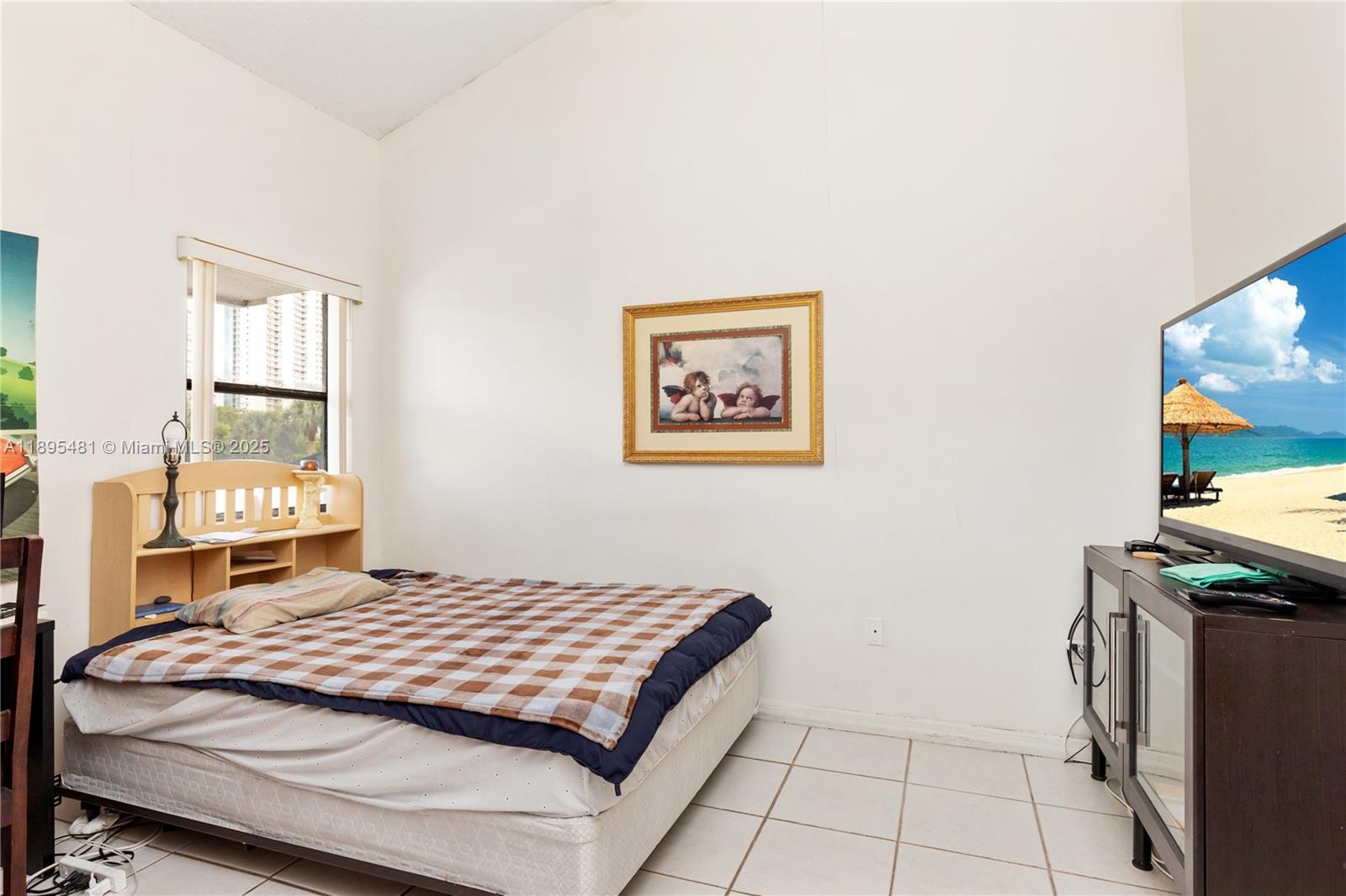 214 Poinciana Dr #204 Sunny Isles Beach, FL 33160