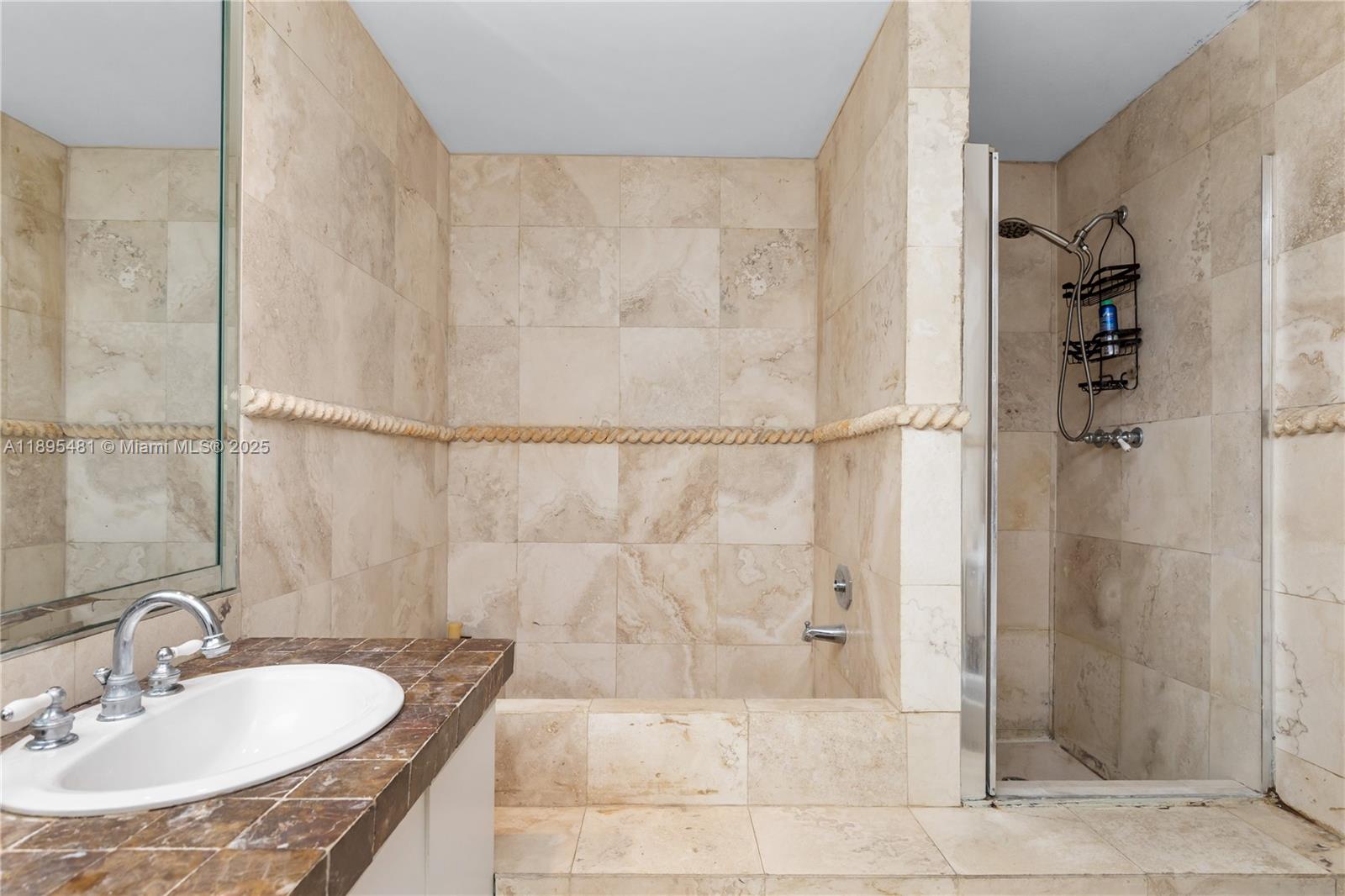 214 Poinciana Dr #204 Sunny Isles Beach, FL 33160