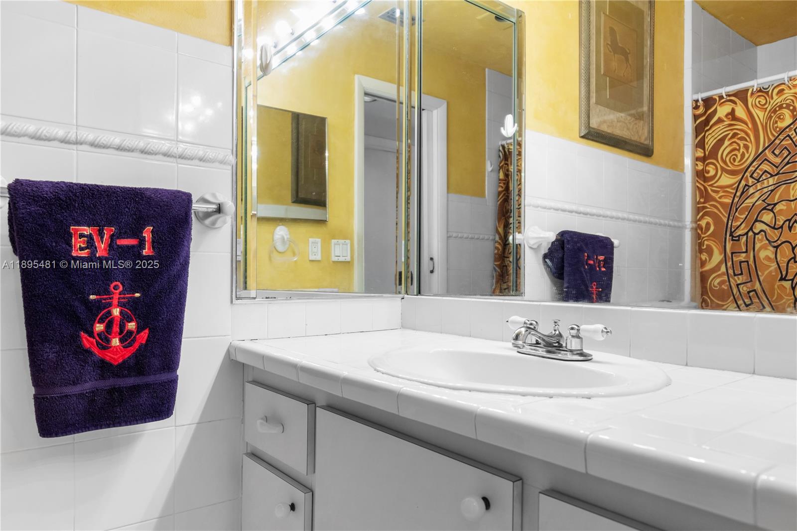 214 Poinciana Dr #204 Sunny Isles Beach, FL 33160