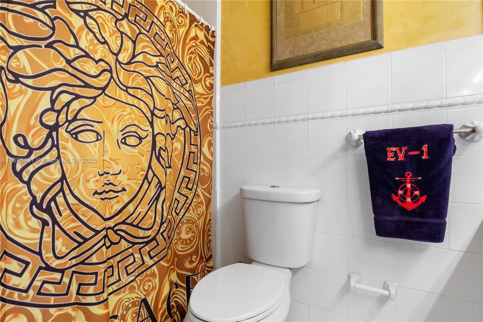 214 Poinciana Dr #204 Sunny Isles Beach, FL 33160