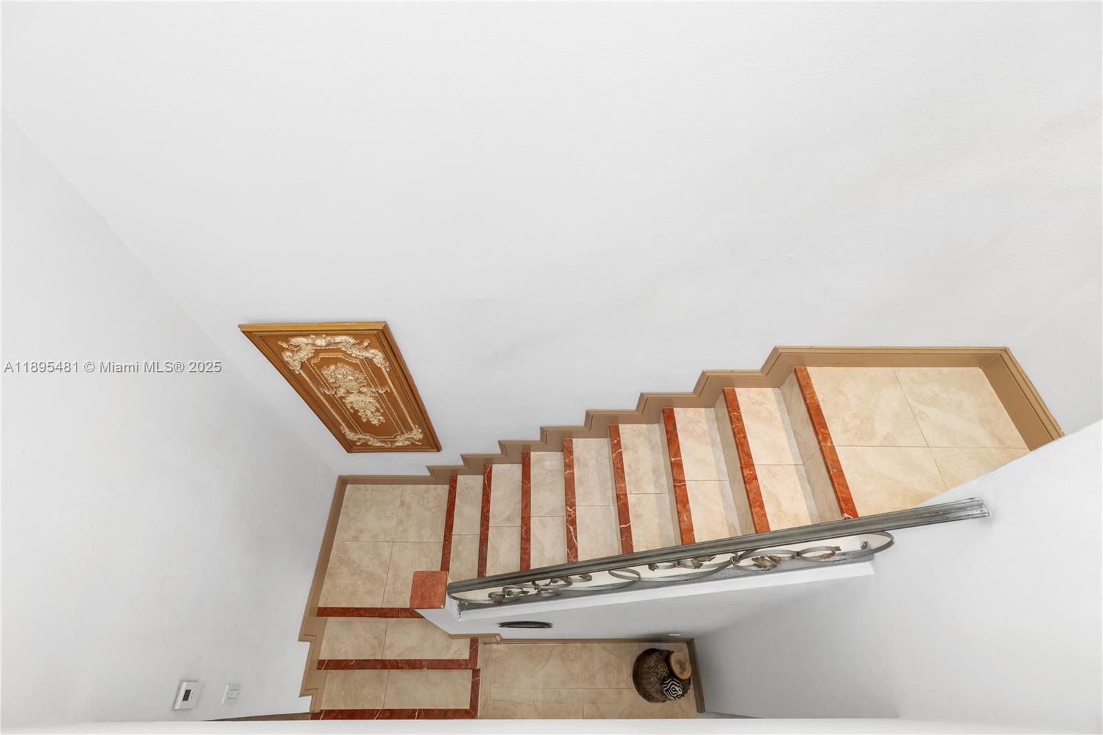 214 Poinciana Dr #204 Sunny Isles Beach, FL 33160