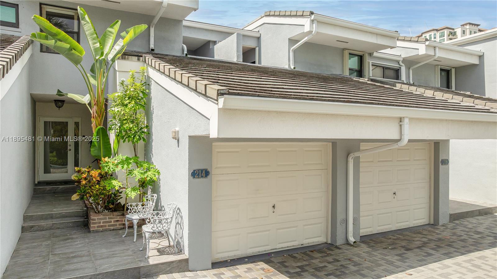 214 Poinciana Dr #204 Sunny Isles Beach, FL 33160